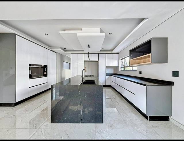 6 BEDROOM HOUSE FOR SALE IN SIX FOUNTAINS RESIDENTIAL ESTATE
